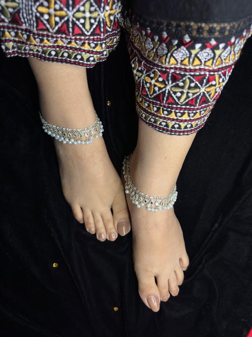 Classic Pearl Charm Anklet