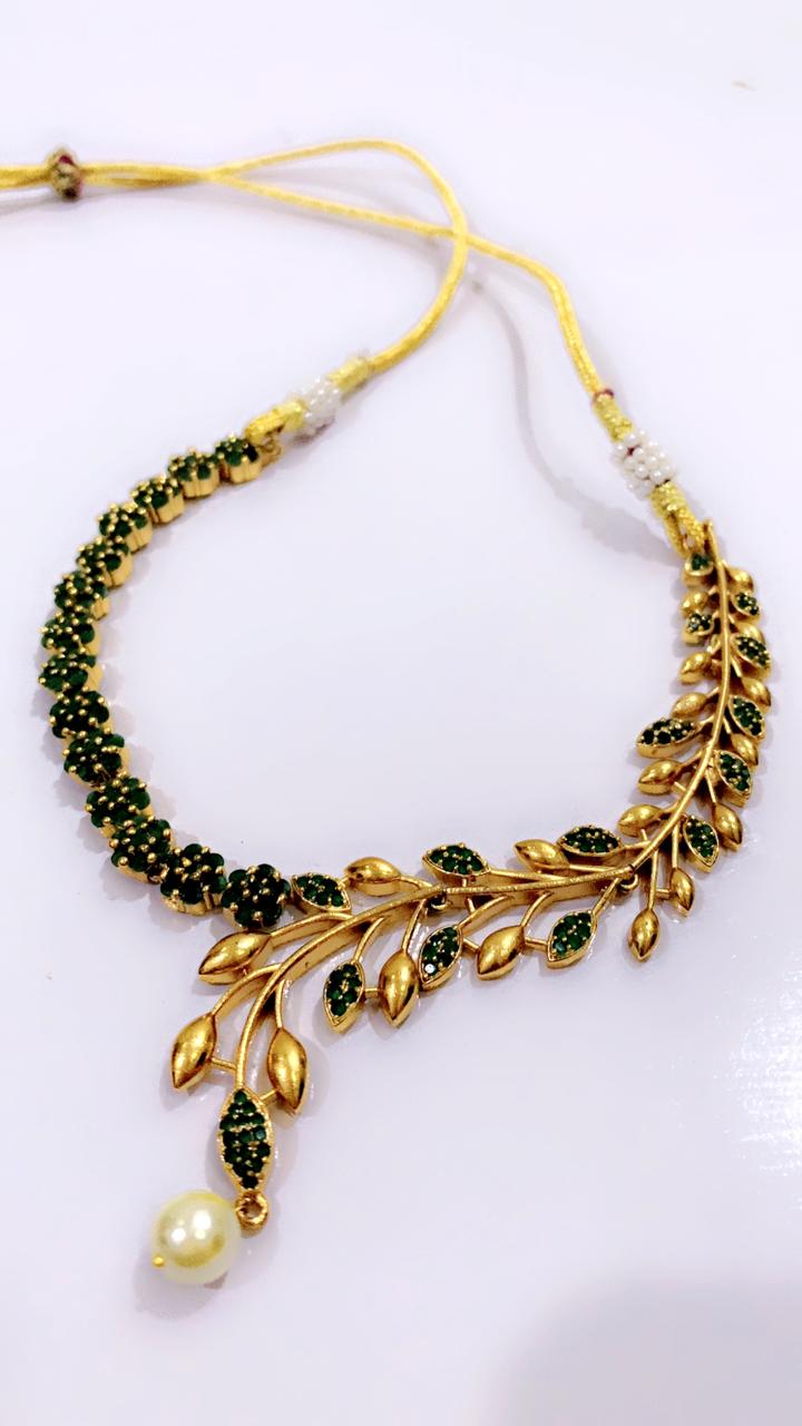 Emerald Leaf Pearl Necklace