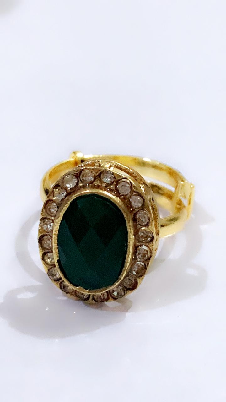 Emerald Shine Royal Ring